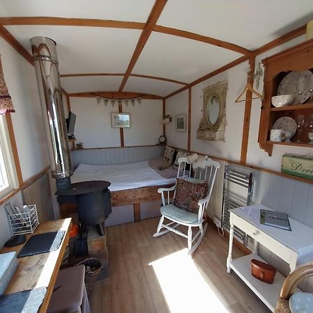 Meadowbeck - Shepherd Huts Fylingdales المظهر الخارجي الصورة