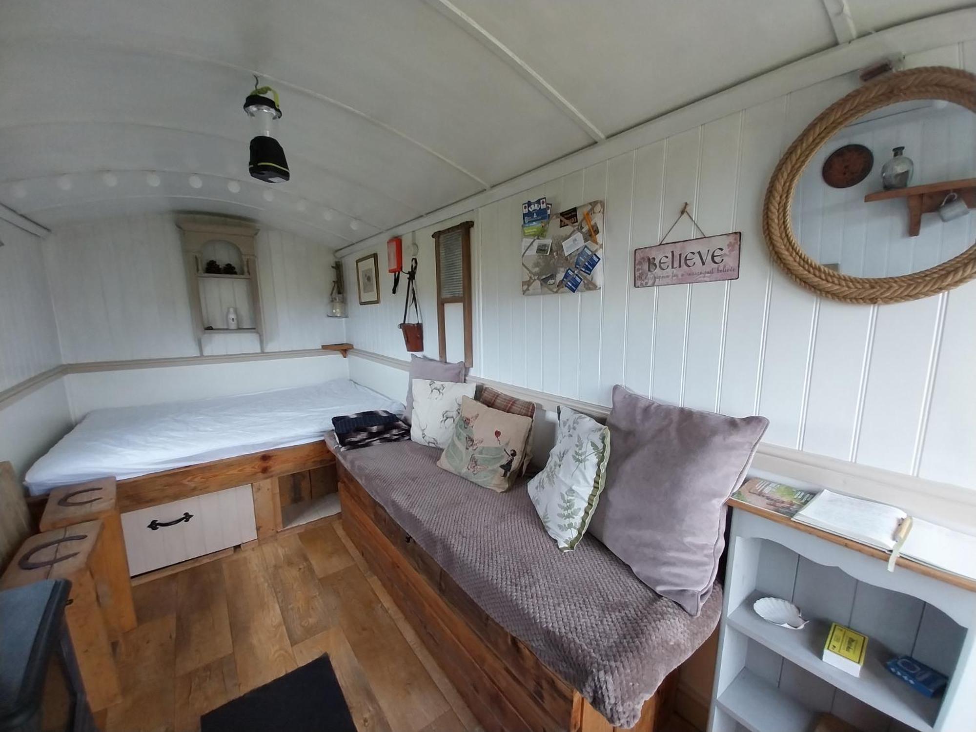 Meadowbeck - Shepherd Huts Fylingdales المظهر الخارجي الصورة