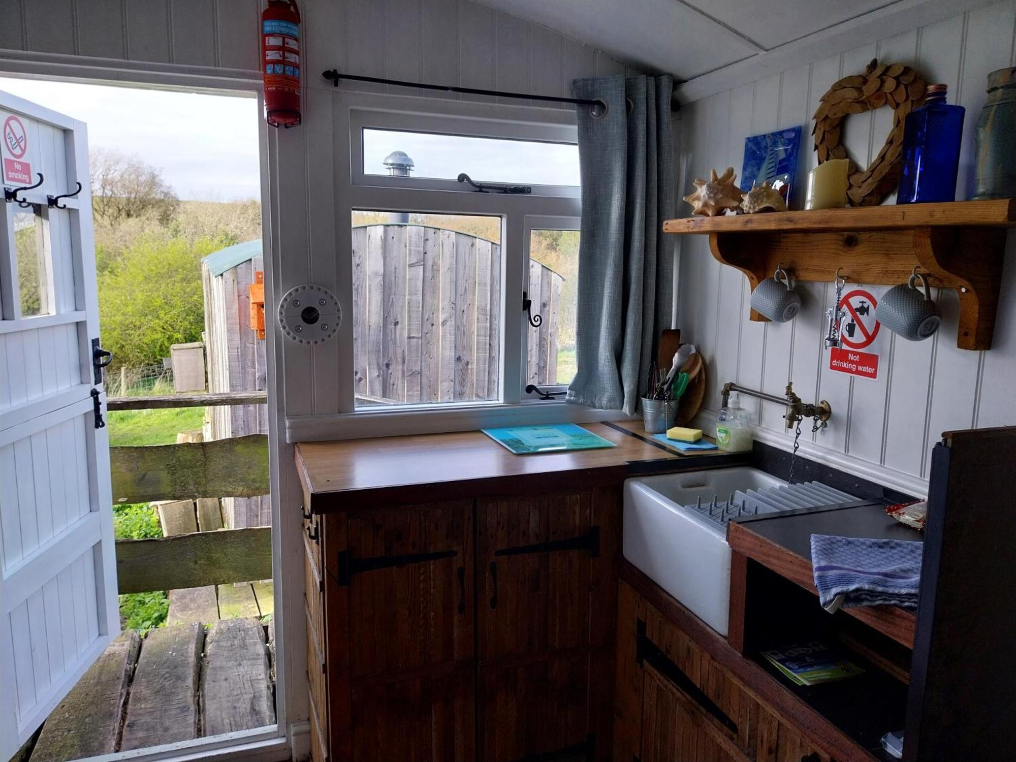 Meadowbeck - Shepherd Huts Fylingdales المظهر الخارجي الصورة