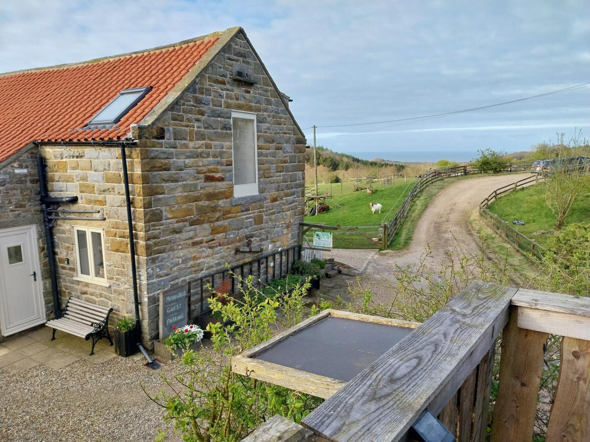 Meadowbeck - Shepherd Huts Fylingdales المظهر الخارجي الصورة