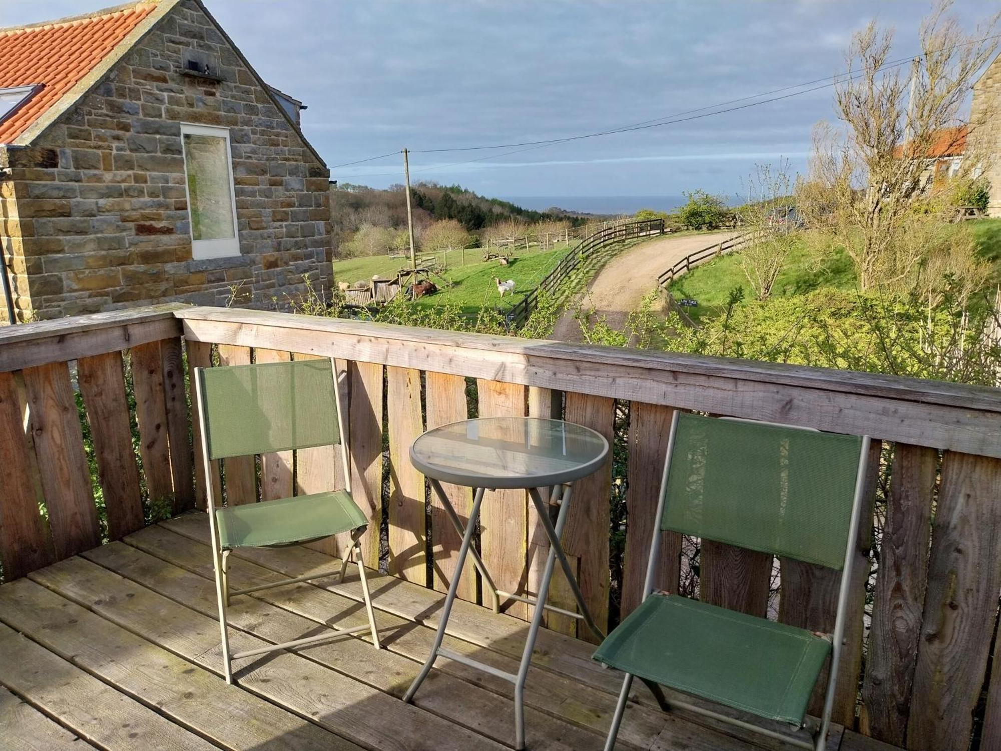 Meadowbeck - Shepherd Huts Fylingdales المظهر الخارجي الصورة