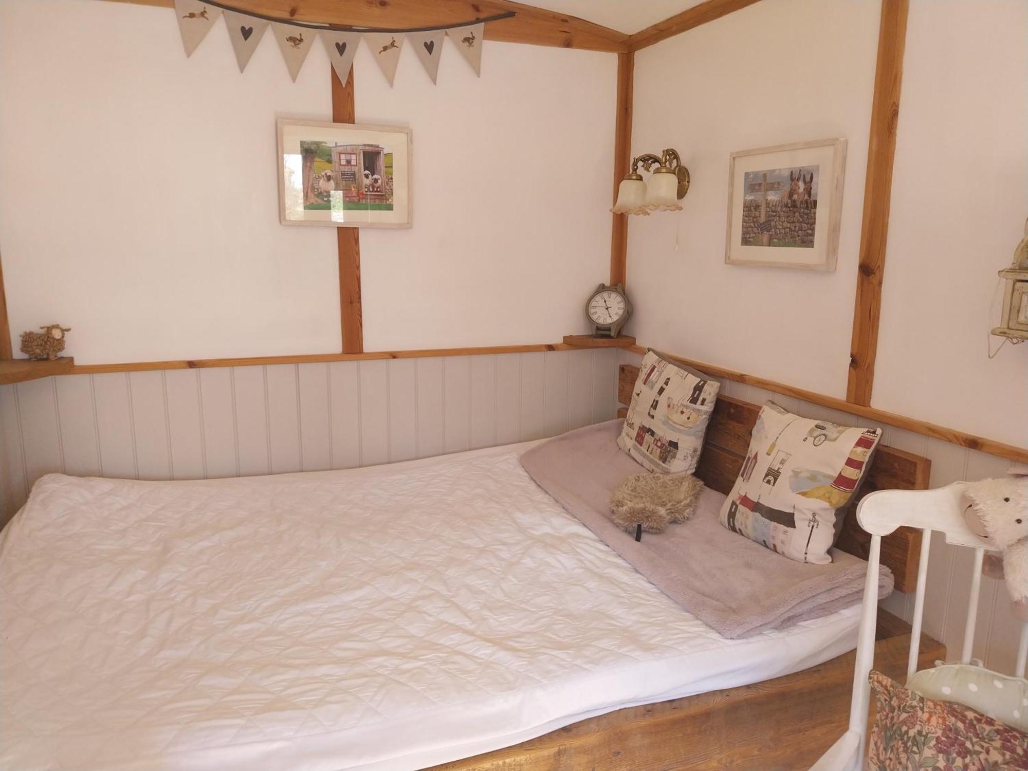 Meadowbeck - Shepherd Huts Fylingdales المظهر الخارجي الصورة