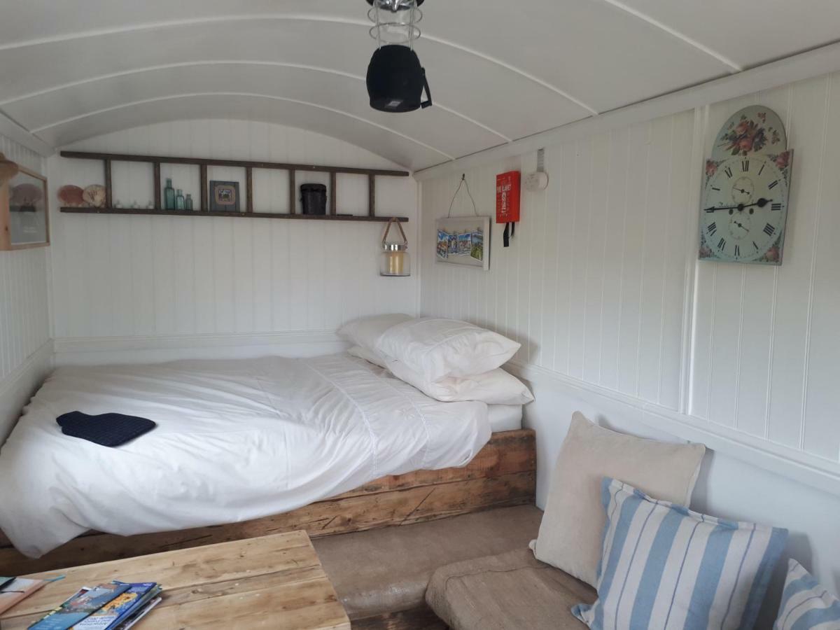 Meadowbeck - Shepherd Huts Fylingdales المظهر الخارجي الصورة