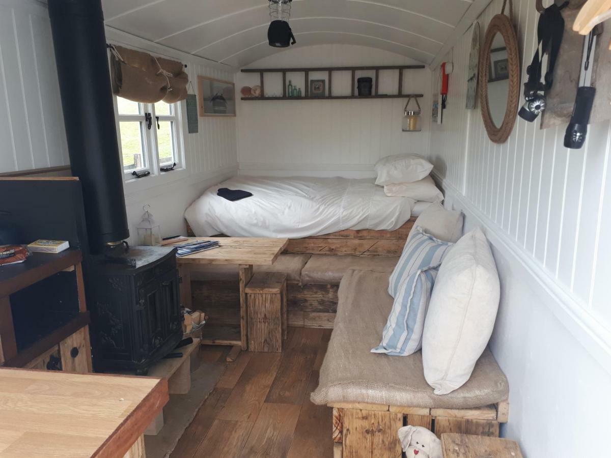 Meadowbeck - Shepherd Huts Fylingdales المظهر الخارجي الصورة