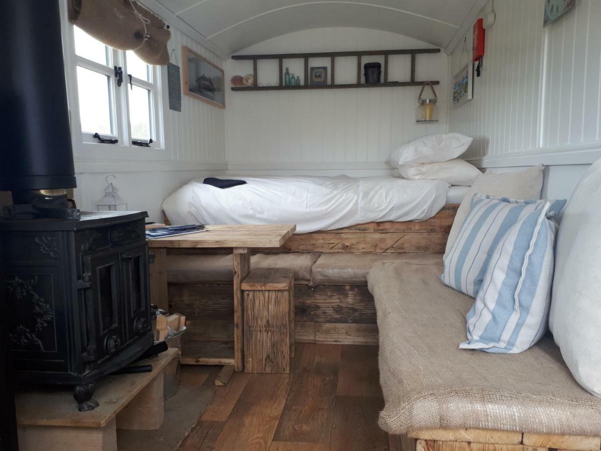 Meadowbeck - Shepherd Huts Fylingdales المظهر الخارجي الصورة